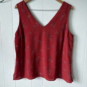 Reitman’s Sleeveless V-Neck Top Size Large